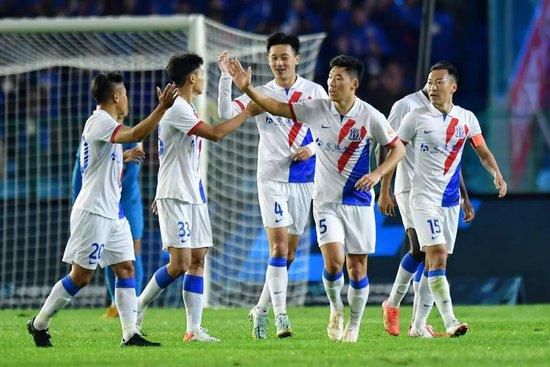 FIFA官方：首届俱乐部世界杯2025年6月15-7月13日举办国际足联理事会今天开会批准首届俱乐部世界杯的各项细节，第一届新版俱乐部世界杯将于2025年6月15日-7月13日在美国举办，共32支球队参加。